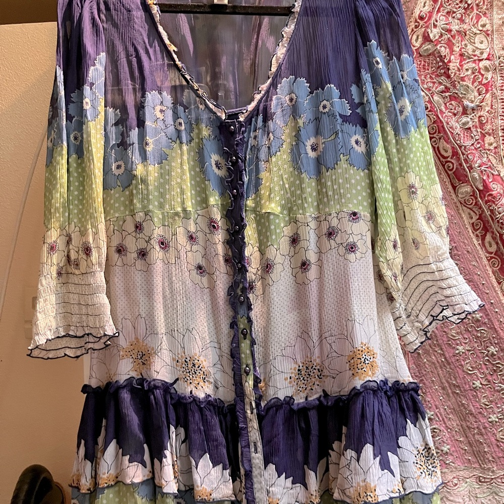 Silk Blouse With Under Layer And Perl Like Bottoms - image 4